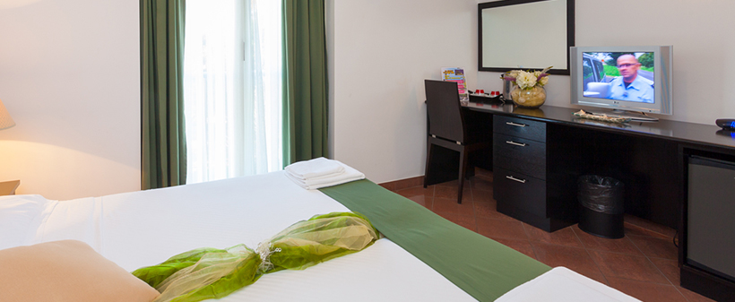 Hotel Milenij 4*, Makarska: hotel na plaži - Kuponko.si