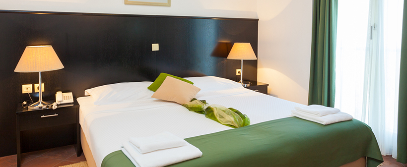 Hotel Milenij 4*, Makarska: hotel na plaži - Kuponko.si