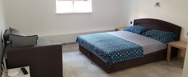 Apartmaji STAR 3* Biograd: apartma z bazenom - Kuponko.si