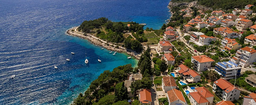 Luksuzne vile z bazenom 4*, Hvar: oddih za 8 oseb - Kuponko.si