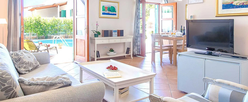 Luksuzne vile z bazenom 4*, Hvar: oddih za 8 oseb - Kuponko.si