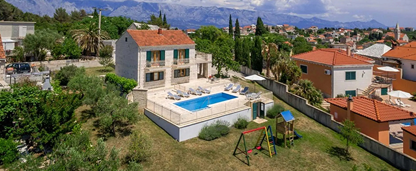 Villa Vjeka 4*, Sumartin, Brač: vila z bazenom - Kuponko.si