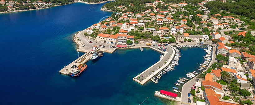 Villa Mir Vami 4*, Sumartin, Brač: vila z bazenom - Kuponko.si