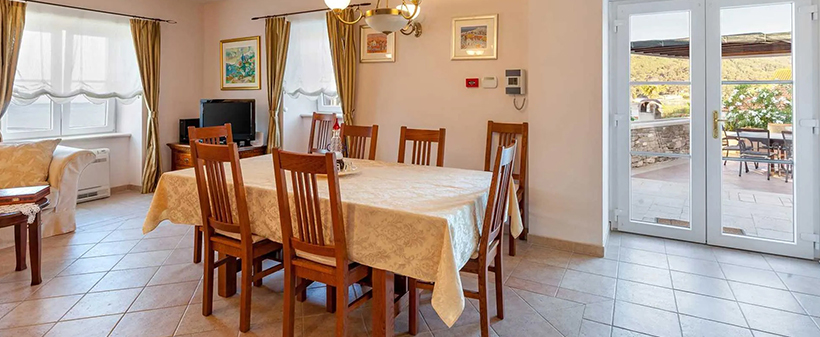 Villa Mir Vami 4*, Sumartin, Brač: vila z bazenom - Kuponko.si