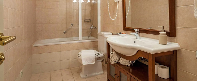 Villa Mir Vami 4*, Sumartin, Brač: vila z bazenom - Kuponko.si
