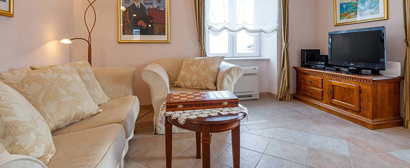 Villa Mir Vami 4*, Sumartin, Brač: vila z bazenom - Kuponko.si