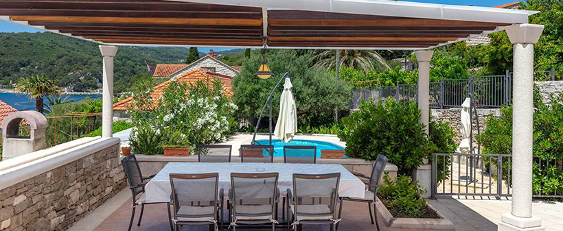 Villa Mir Vami 4*, Sumartin, Brač: vila z bazenom - Kuponko.si