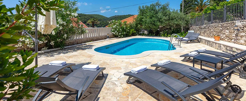 Villa Mir Vami 4*, Sumartin, Brač: vila z bazenom - Kuponko.si