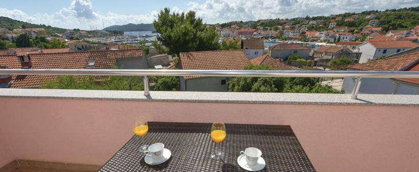 Apartmaji SABB, otok Murter, Jezera: 4x nočitev - Kuponko.si