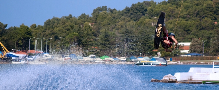 The Ski Lift Poreč - wakeboardanje ali smučanje na vodi - Kuponko.si