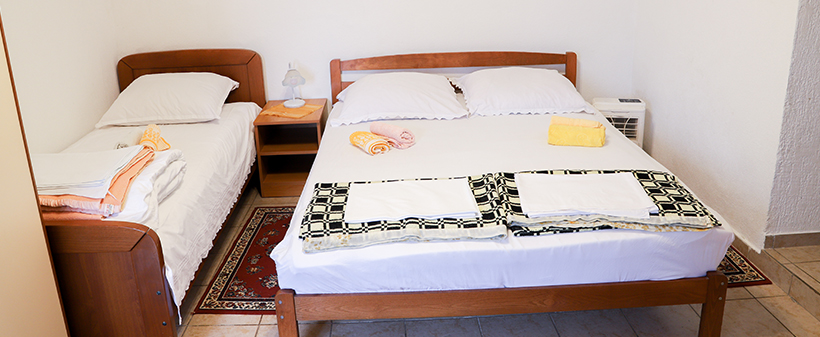 Apartmaji Delfa Bačić, Karlobag: družinski oddih - Kuponko.si