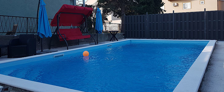 Apartmaji STAR 3* Biograd: apartma z bazenom - Kuponko.si