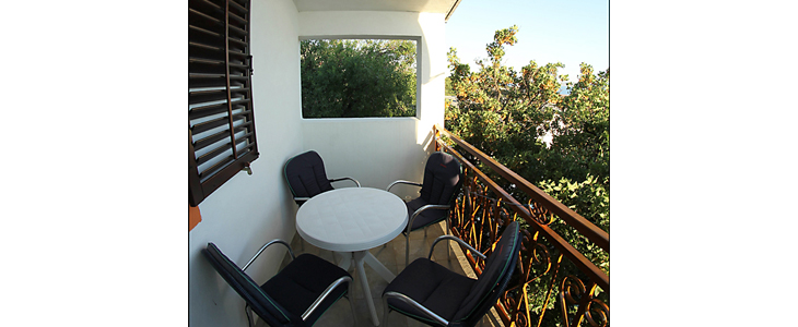 Apartmaji Marinko Naglić - Karlobag - Kuponko.si