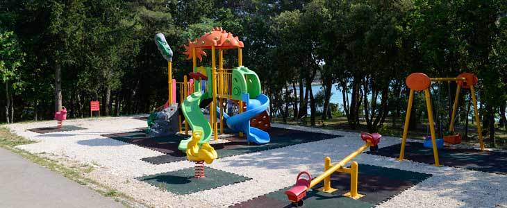 Crvena Luka 4*, Biograd na Moru: oddih s polpenzionom - Kuponko.si
