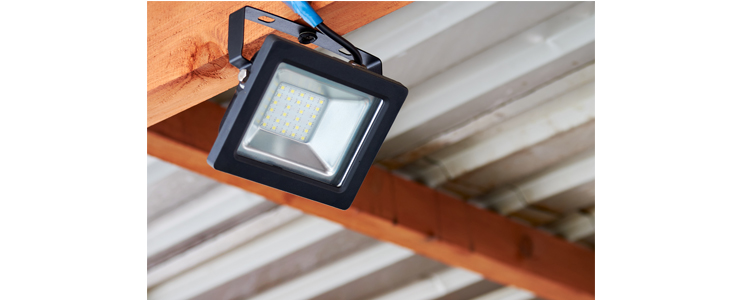 LED 50 W reflektor 4000 K v črni barvi - Kuponko.si
