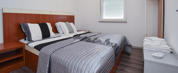 Apartmaji z bazenom, Novalja, Pag - Kuponko.si