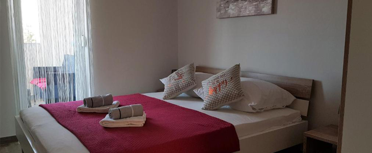 Apartmaji z bazenom, Novalja, Pag - Kuponko.si