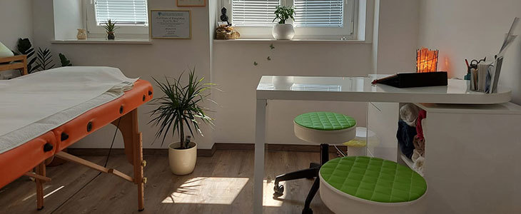 Studio Sinergija: terapevtska masaža hrbta, 50 min - Kuponko.si