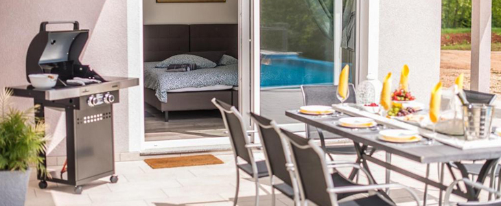 Villa Green Haven, Pazin: vila z bazenom in jacuzzijem - Kuponko.si