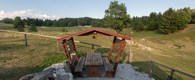 Glamping oddih v brunarici z wellnesom - Kuponko.si