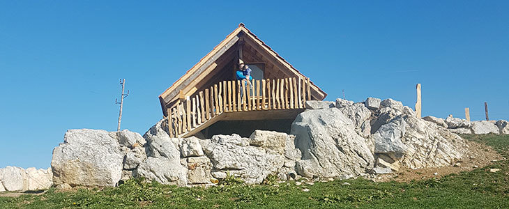 Glamping oddih v brunarici z wellnesom - Kuponko.si