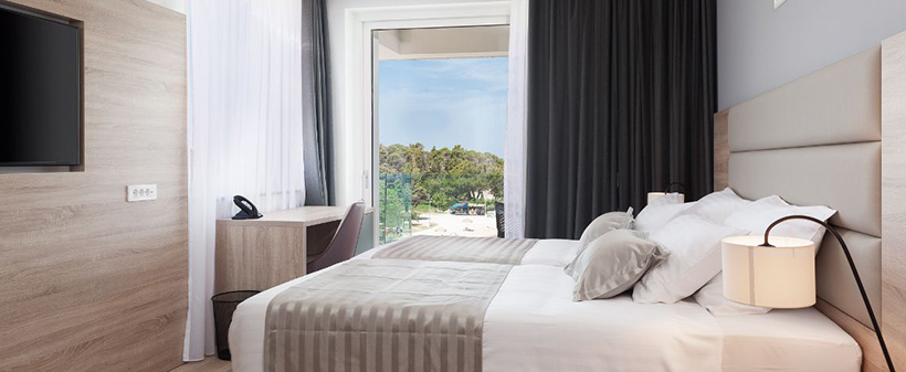 Hotel Kaneo 4*, Novalja: morski oddih - Kuponko.si