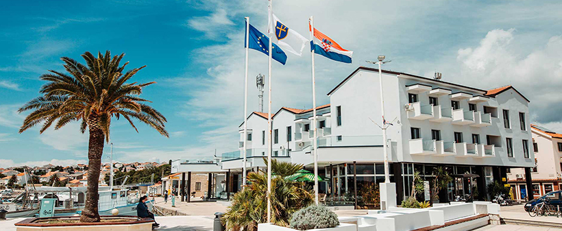 Hotel Loža**, Novalja: oddih s polpenzionom - Kuponko.si