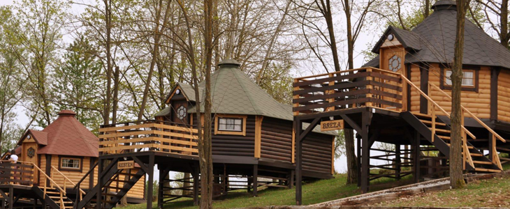 Izletišče Banovci, Gornje Komarevo: glamping hiška - Kuponko.si