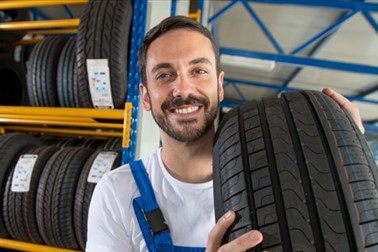 Avtomobilski servis Novak: previjačenje pnevmatik