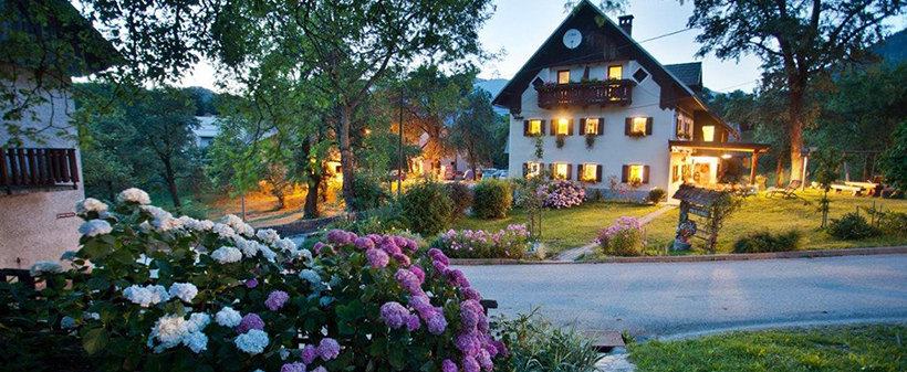 Hotel Dvorec, Tolmin: oddih z masažo - Kuponko.si