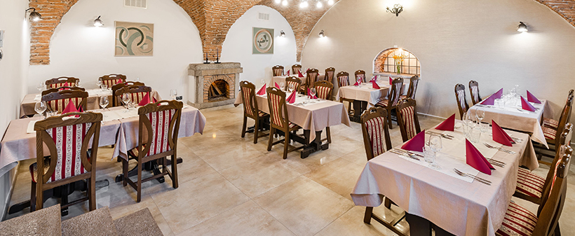 Hotel Dvorec, Tolmin: oddih z masažo - Kuponko.si