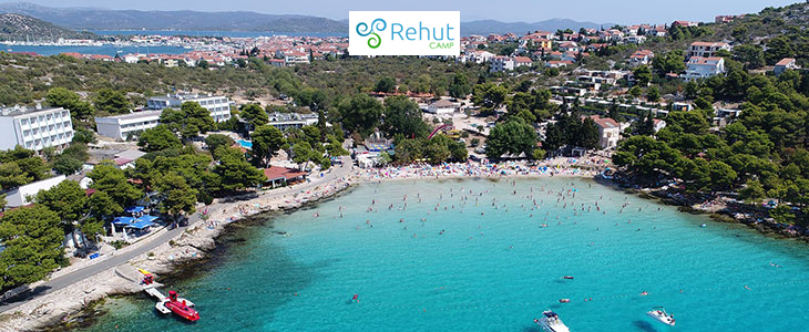 Kamp Rehut, otok Murter: 2x nočitev v mobilni hiški - Kuponko.si
