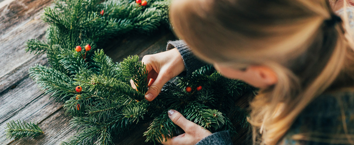 Komplet 4 adventnih sveč z motivom smreke - Kuponko.si
