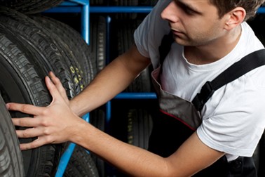 Menjava pnevmatik z jeklenimi ali ALU platišči