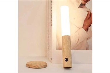 WallSensor, elegantna lesena svetilka