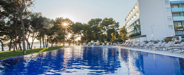Villa Arausana & Antonina****, Vodice - Kuponko.si