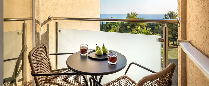 H. Maestral 4*, Novigrad: oddih s polpenzionom - Kuponko.si