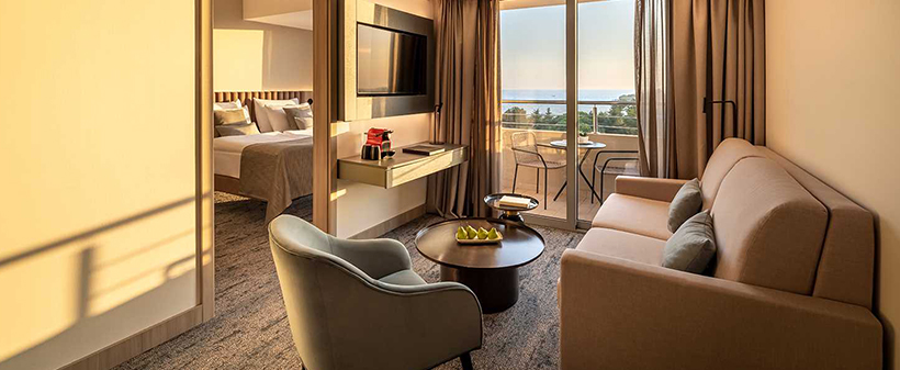 H. Maestral 4*, Novigrad: oddih s polpenzionom - Kuponko.si