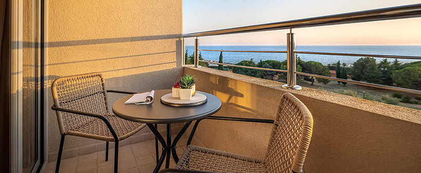 H. Maestral 4*, Novigrad: oddih s polpenzionom - Kuponko.si