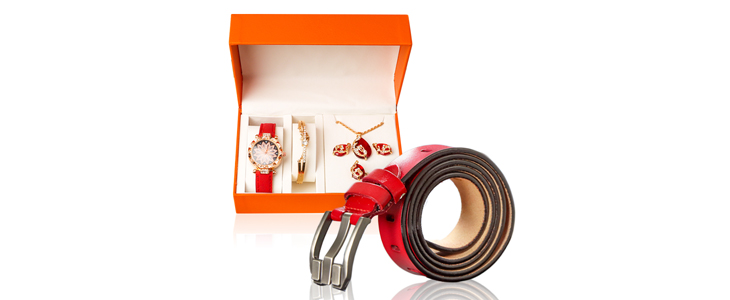 Drzni in glamurozni modni dodatki Red Fashion Pack - Kuponko.si