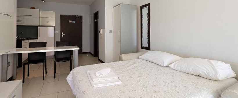 Apartmaji Kristal Paris, Novalja, Pag: poletni oddih - Kuponko.si