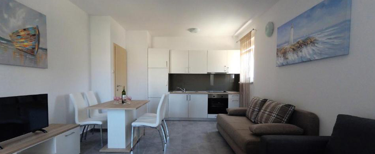 Novalja Pool Apartments 3*, Pag: apartmaji z bazenom - Kuponko.si