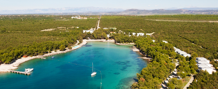 Crvena Luka 4*, Biograd na Moru: oddih s polpenzionom - Kuponko.si