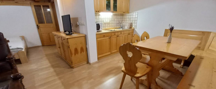 Turizem Malerič, oddih v zidanici v Beli krajni - Kuponko.si