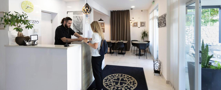 Hotel Intermezzo 4*, otok Pag, nočitev z zajtrkom - Kuponko.si