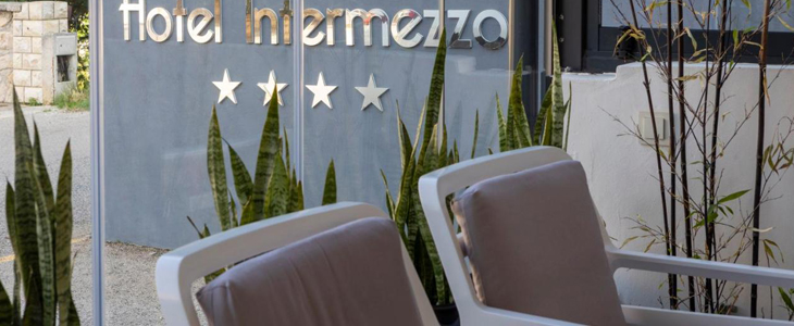 Hotel Intermezzo 4*, otok Pag, nočitev z zajtrkom - Kuponko.si