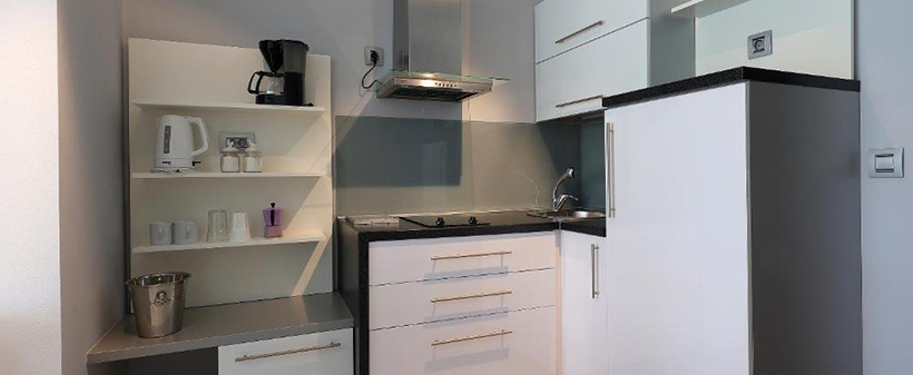 Apartmaji Kristal Paris, Novalja, Pag: poletni oddih - Kuponko.si