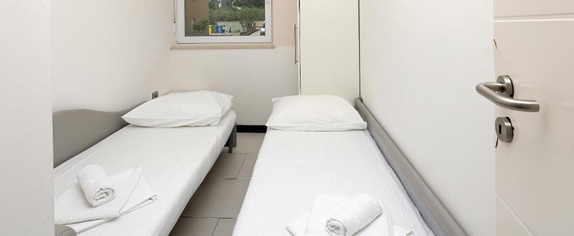 Apartmaji Kristal Paris, Novalja, Pag: poletni oddih - Kuponko.si