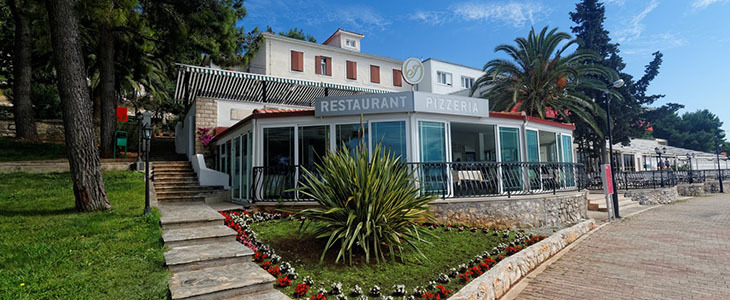 Hotel Val***, Seget Donji, Trogir: polpenzion - Kuponko.si
