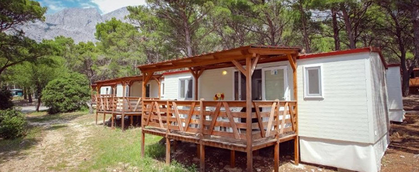 Kamp Baško Polje, Baška Voda: mobilne hiške - Kuponko.si